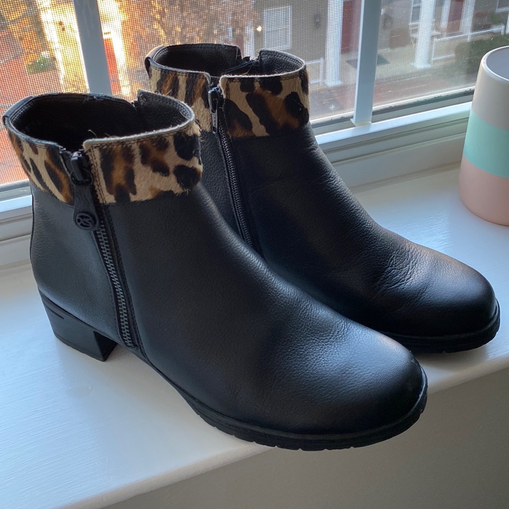 Hartjes black and leopard leather ankle boots